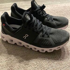 Worn once! On cloud cloud drift black. Size 8.